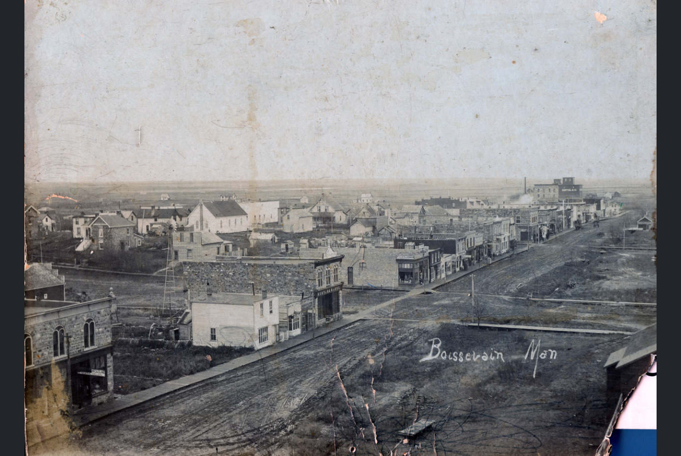 [Scanned photo of South Railway and buildings to the South taken from an elevator around 1904]