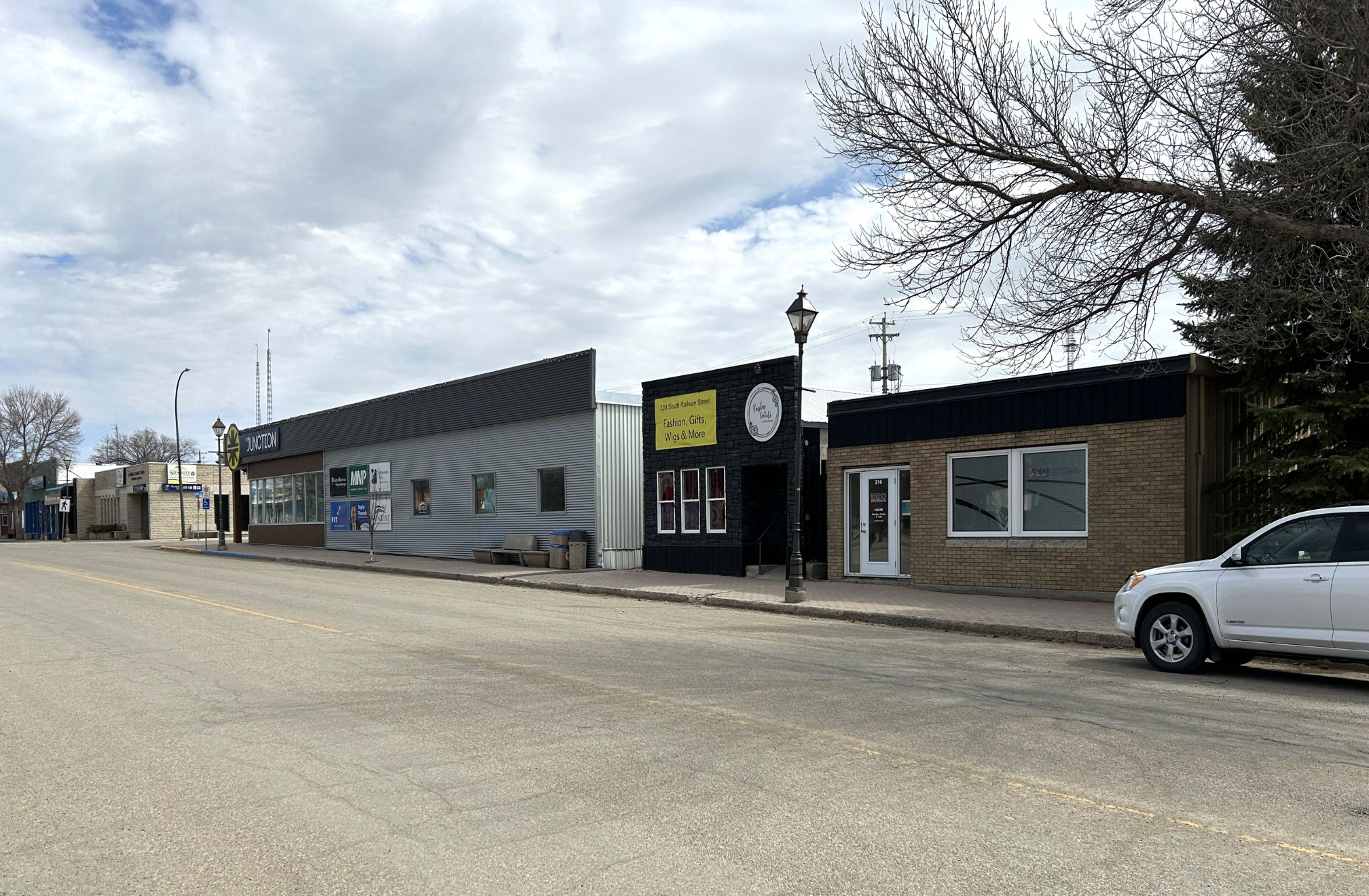 [2024 photo looking east on South Railway at the intersection with Stephen Street]